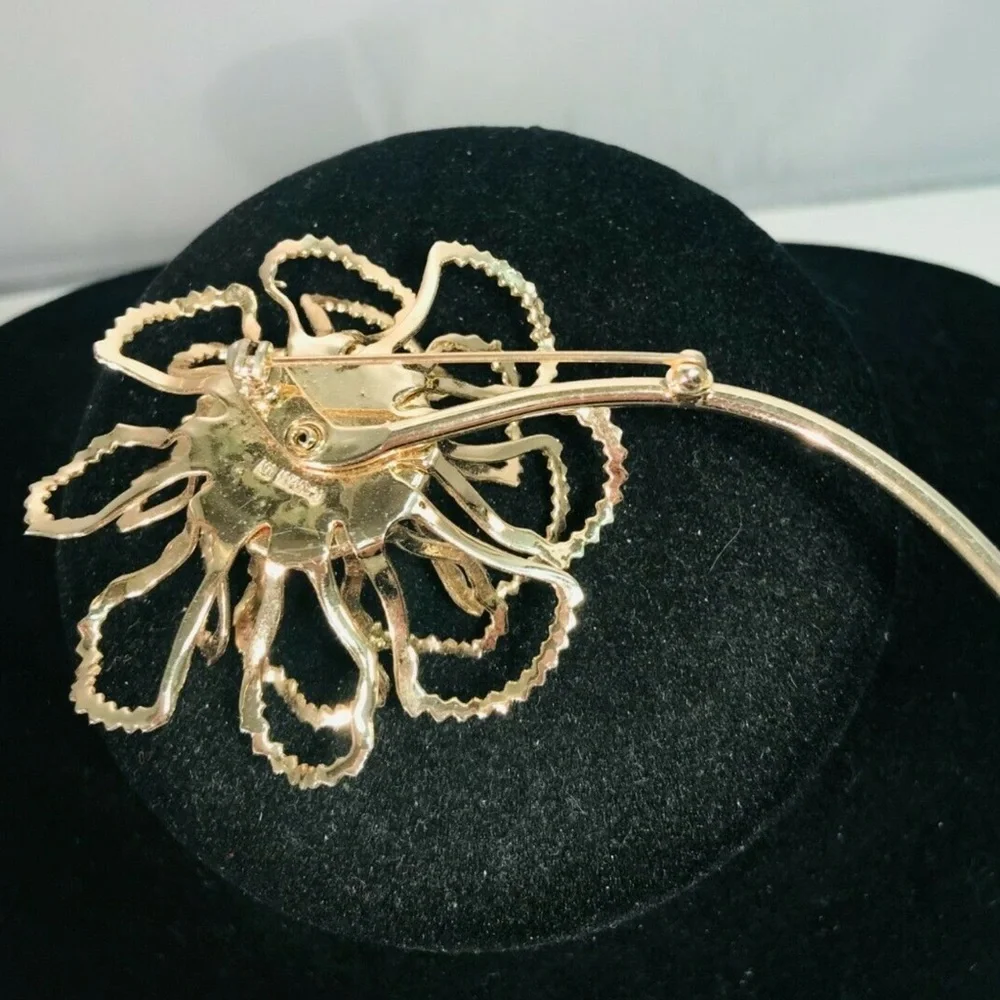 Gorgeous Vintage Sarah Coventry AB flower brooch